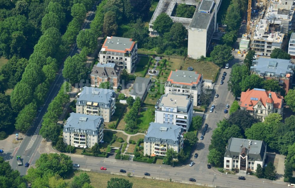 Leipzig aus der Vogelperspektive: Neubau- Wohnanlage mit modernen Stadthäusern und Mehrfamilienhäusern am Clara-Zetkin-Park in Leipzig im Bundesland Sachsen