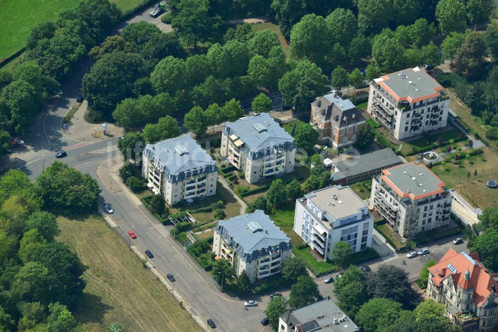 Luftaufnahme Leipzig - Neubau- Wohnanlage mit modernen Stadthäusern und Mehrfamilienhäusern am Clara-Zetkin-Park in Leipzig im Bundesland Sachsen