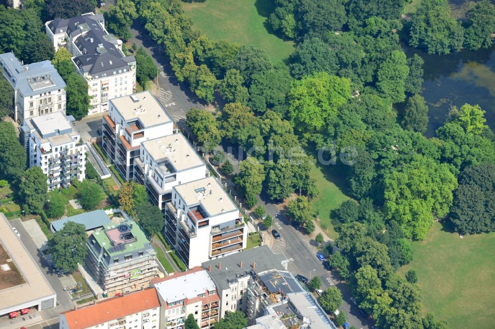 Luftbild Leipzig - Neubau- Wohnanlage mit modernen Stadthäusern und Mehrfamilienhäusern am Clara-Zetkin-Park in Leipzig im Bundesland Sachsen