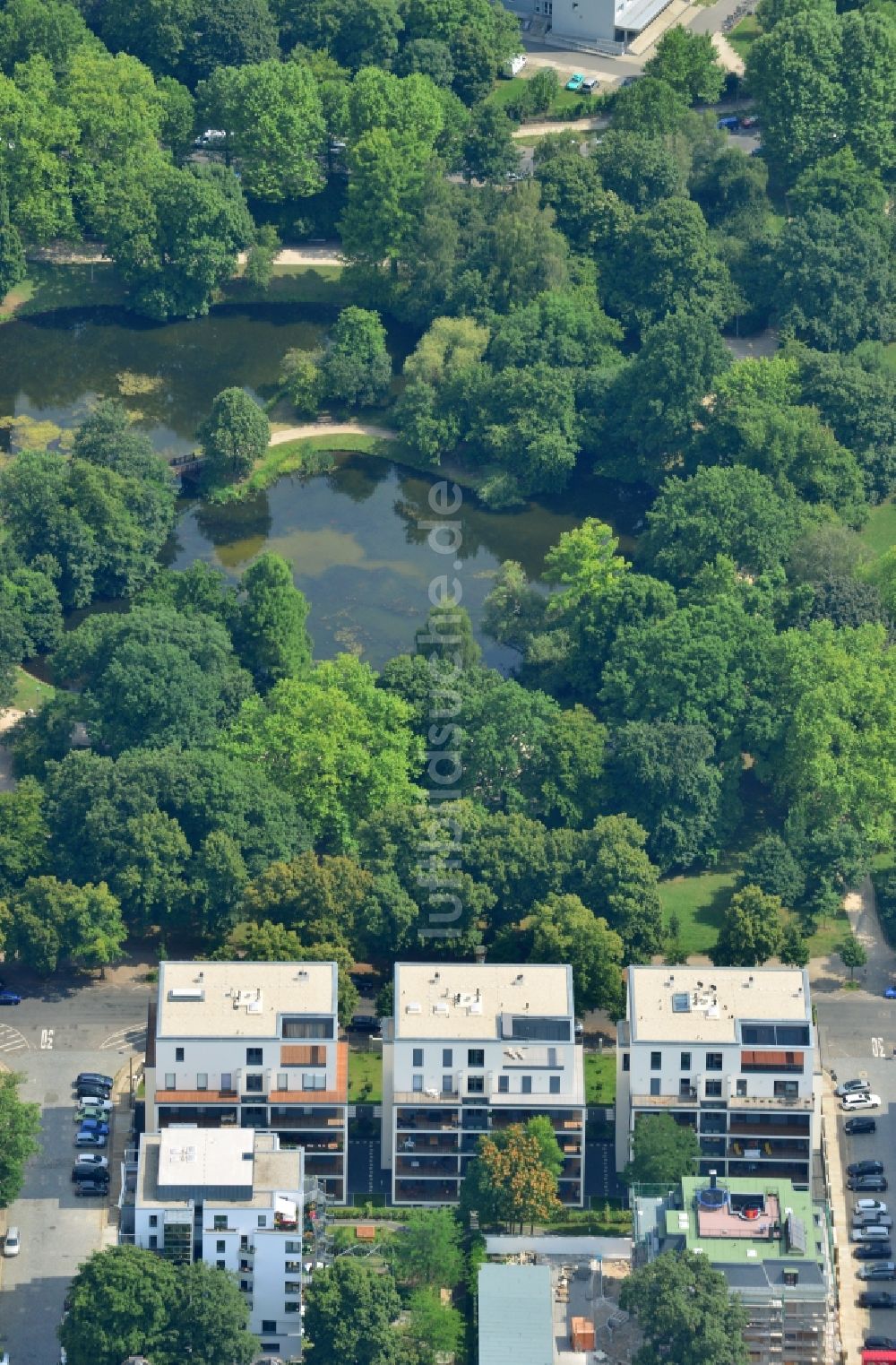 Luftbild Leipzig - Neubau- Wohnanlage mit modernen Stadthäusern und Mehrfamilienhäusern am Clara-Zetkin-Park in Leipzig im Bundesland Sachsen