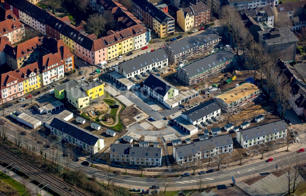 Oberhausen von oben - Neubau- Wohngebiet und Baustellen einer Einfamilienhaus- Siedlung an der Rheinischen Straße im Stadtteil Osterfeld in Oberhausen im Bundesland Nordrhein-Westfalen