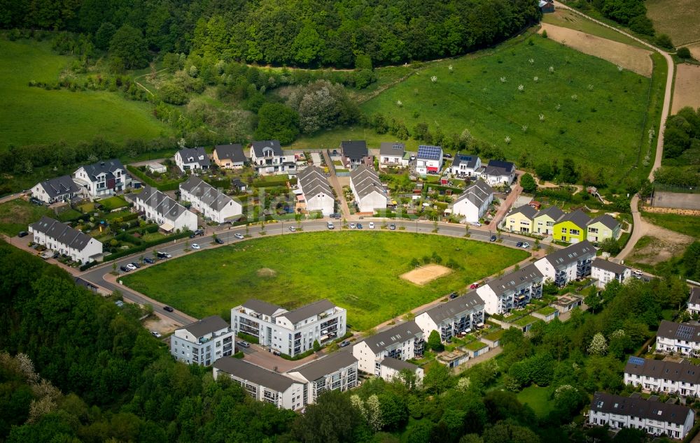 Schwelm von oben - Neubau- Wohngebiet mit Einfamilien- und Mehrfamilien- Häusern Am Brunnenhof im Norden von Schwelm im Bundesland Nordrhein-Westfalen