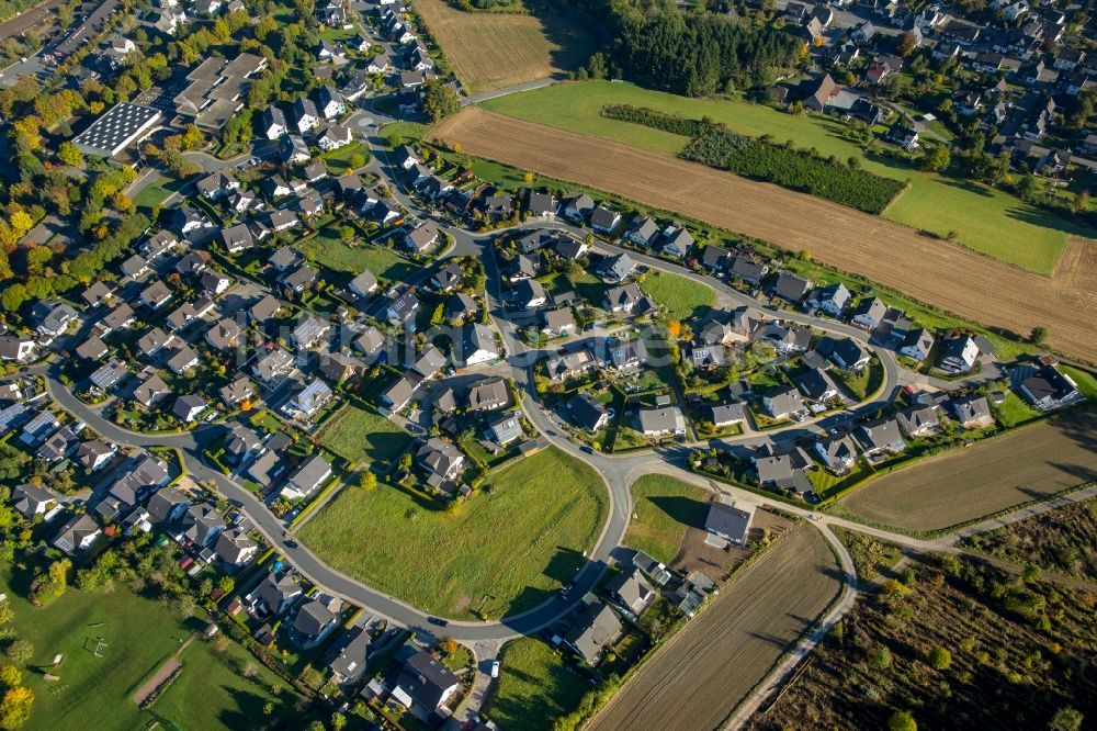 Bestwig aus der Vogelperspektive: Neubau- Wohngebiet einer Einfamilienhaus- Siedlung in Bestwig im Bundesland Nordrhein-Westfalen