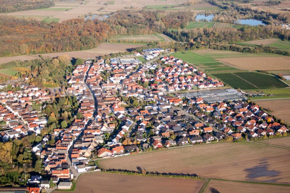 Kuhardt aus der Vogelperspektive: Neubau- Wohngebiet einer Einfamilienhaus- Siedlung Südring in Kuhardt im Bundesland Rheinland-Pfalz, Deutschland