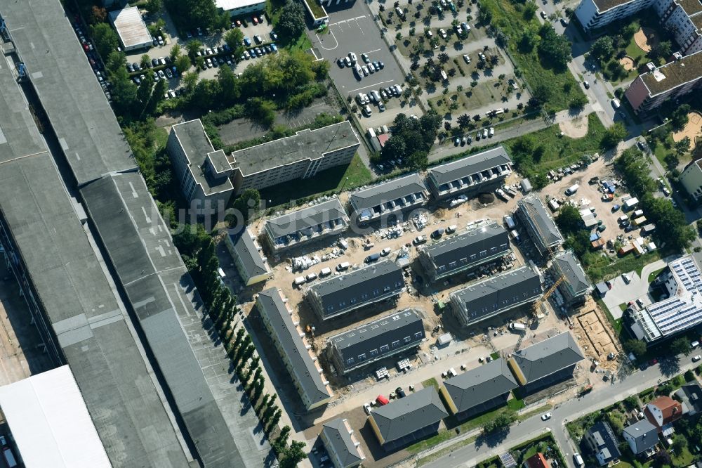 Luftbild Berlin - Neubau- Wohngebiet einer Reihenhaus- Siedlung Arendscarree an der Arendstraße Ecke Lichtenauer Straße - Schleizer Straße im Ortsteil Hohenschönhausen in Berlin, Deutschland