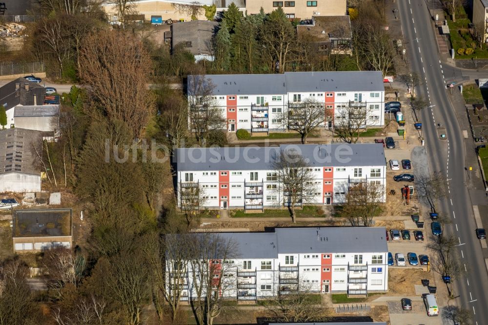 Bochum aus der Vogelperspektive: Neubau- Wohngebiet einer Reihenhaus- Siedlung entlang der Prinz-Regenten-Straße in Bochum im Bundesland Nordrhein-Westfalen, Deutschland