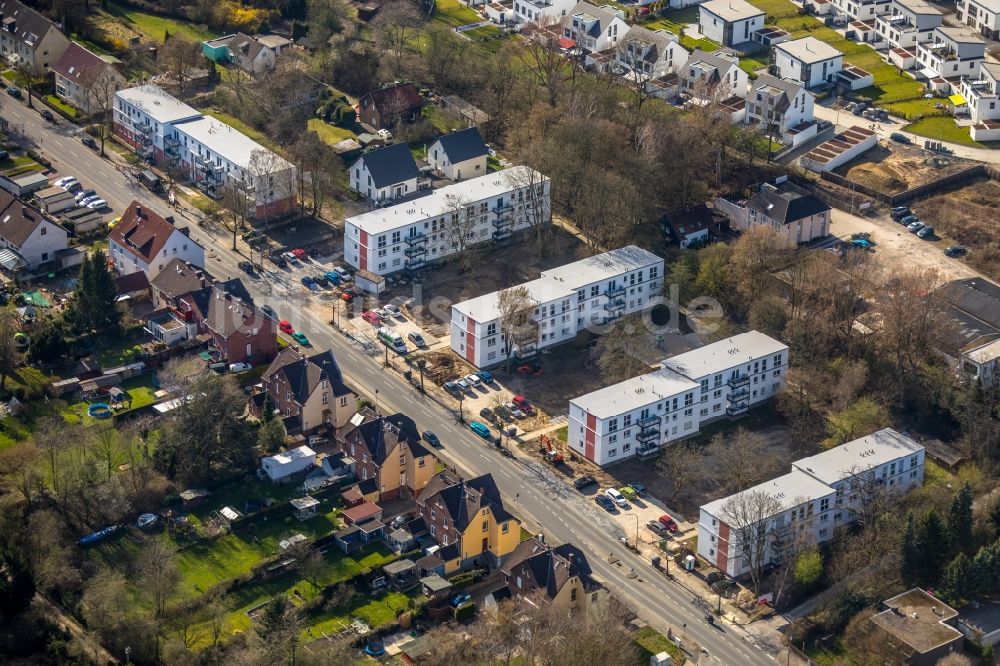 Bochum aus der Vogelperspektive: Neubau- Wohngebiet einer Reihenhaus- Siedlung entlang der Prinz-Regenten-Straße in Bochum im Bundesland Nordrhein-Westfalen, Deutschland