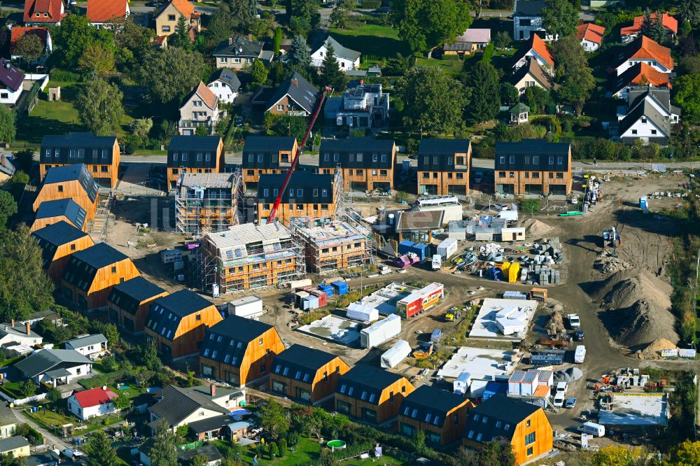 Luftaufnahme Berlin - Neubau- Wohngebiet einer Reihenhaus- Siedlung Kokoni One in Berlin, Deutschland