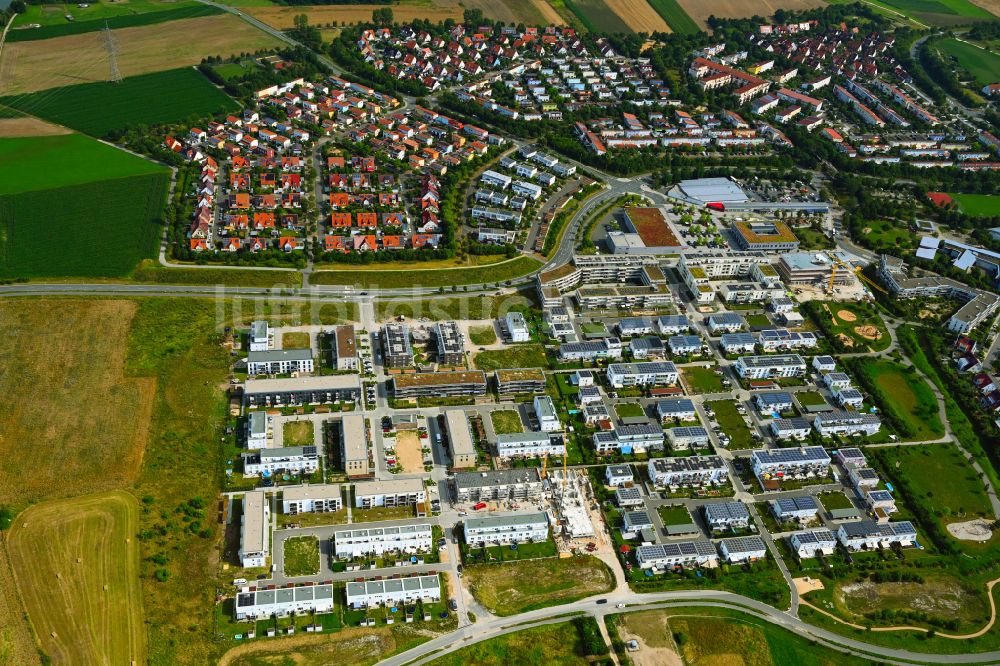 Erlangen aus der Vogelperspektive: Neubau- Wohngebiet einer Reihenhaus- Siedlung im Ortsteil Büchenbach in Erlangen im Bundesland Bayern, Deutschland