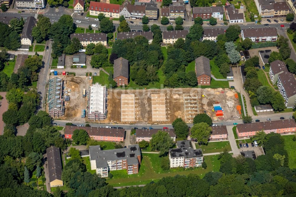 Luftbild Duisburg - Neubau- Wohngebiet einer Reihenhaus- Siedlung Wohnpark „ Am Schwimmbad “ in Duisburg im Bundesland Nordrhein-Westfalen, Deutschland