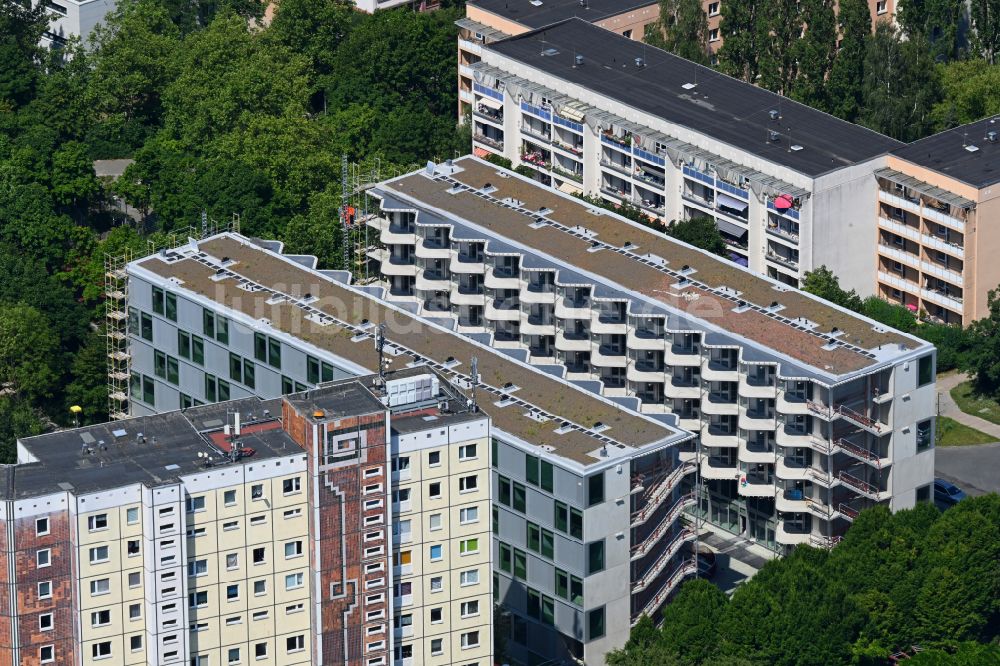 Berlin aus der Vogelperspektive: Neubau eines Wohnhauses Lion-Feuchtwanger-Straße in Berlin, Deutschland
