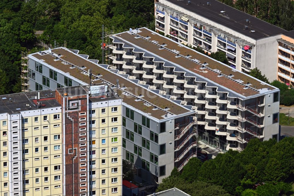 Luftaufnahme Berlin - Neubau eines Wohnhauses Lion-Feuchtwanger-Straße in Berlin, Deutschland