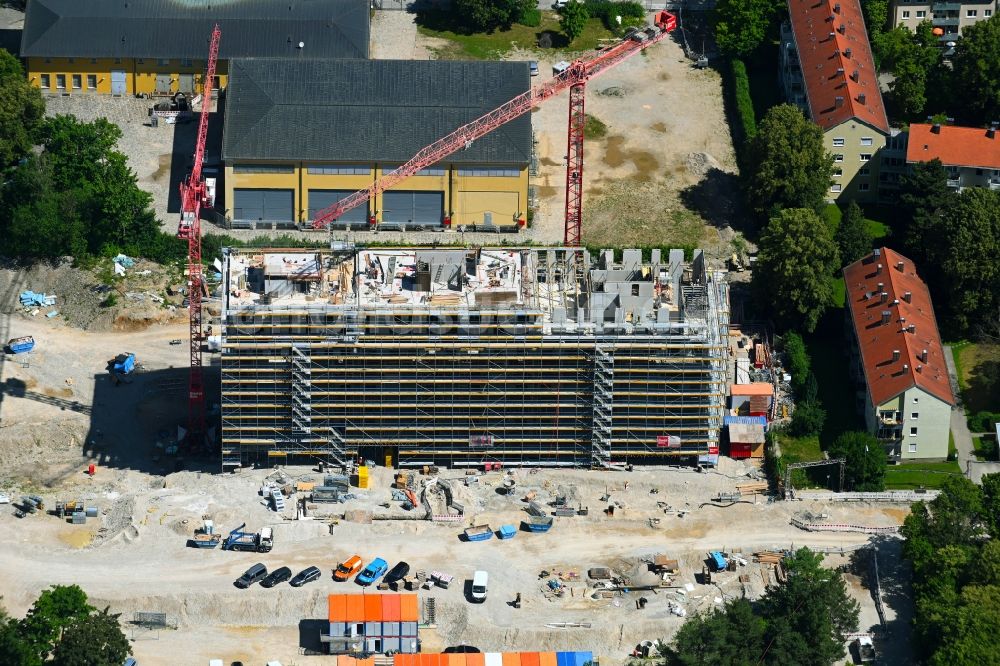 Luftbild München - Neubau eines Wohnhauses an der Piusstraße - Püreelinie im Ortsteil Berg am Laim in München im Bundesland Bayern, Deutschland