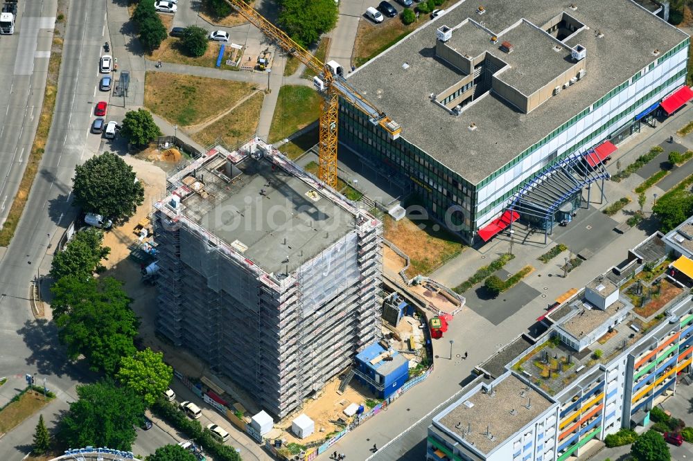 Luftbild Berlin - Neubau eines Wohnhauses an der Sella-Hasse-Straße im Ortsteil Marzahn in Berlin, Deutschland