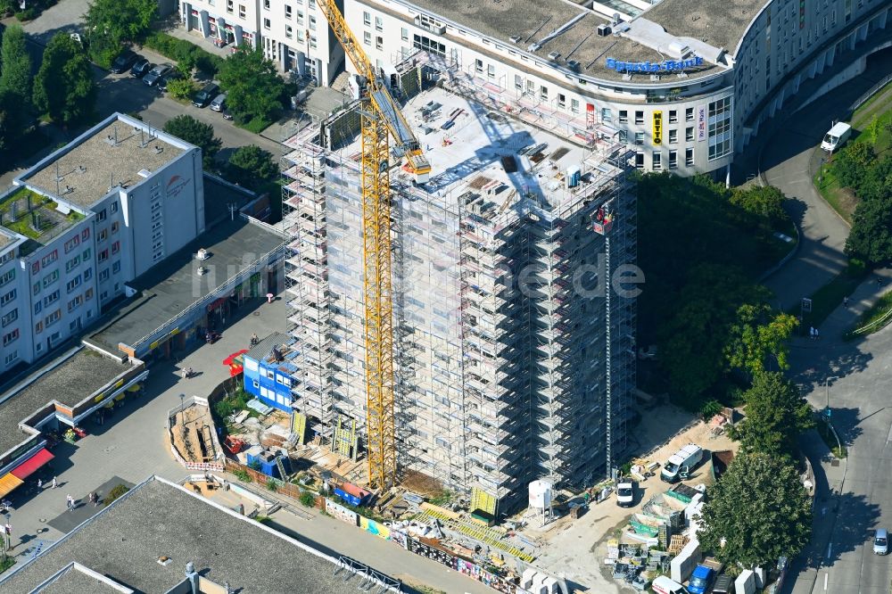 Berlin aus der Vogelperspektive: Neubau eines Wohnhauses an der Sella-Hasse-Straße im Ortsteil Marzahn in Berlin, Deutschland