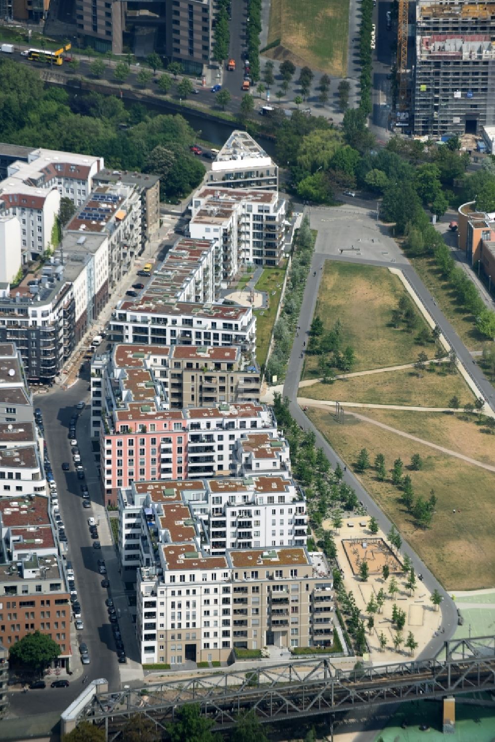 Luftbild Berlin - Neubau des Wohnprojekts Flottwell Living an der Flottwellstraße in Berlin Kreuzberg