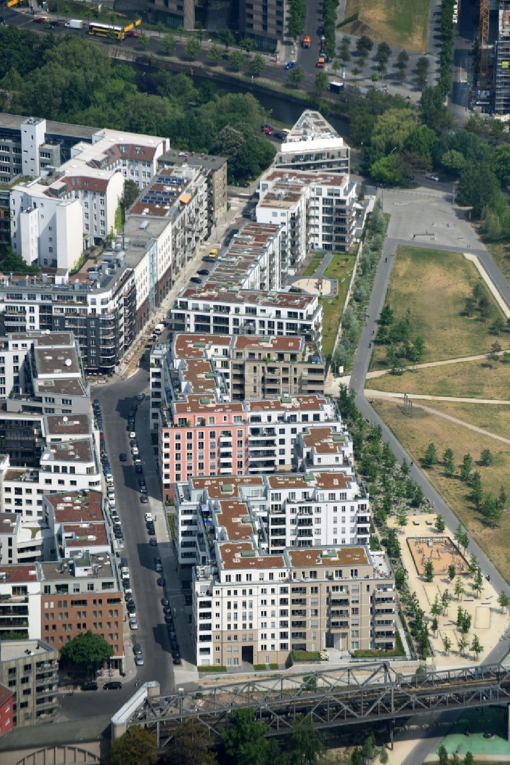 Luftaufnahme Berlin - Neubau des Wohnprojekts Flottwell Living an der Flottwellstraße in Berlin Kreuzberg