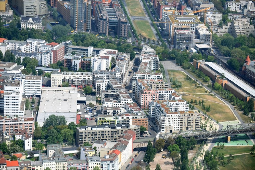 Berlin von oben - Neubau des Wohnprojekts Flottwell Living an der Flottwellstraße in Berlin Kreuzberg