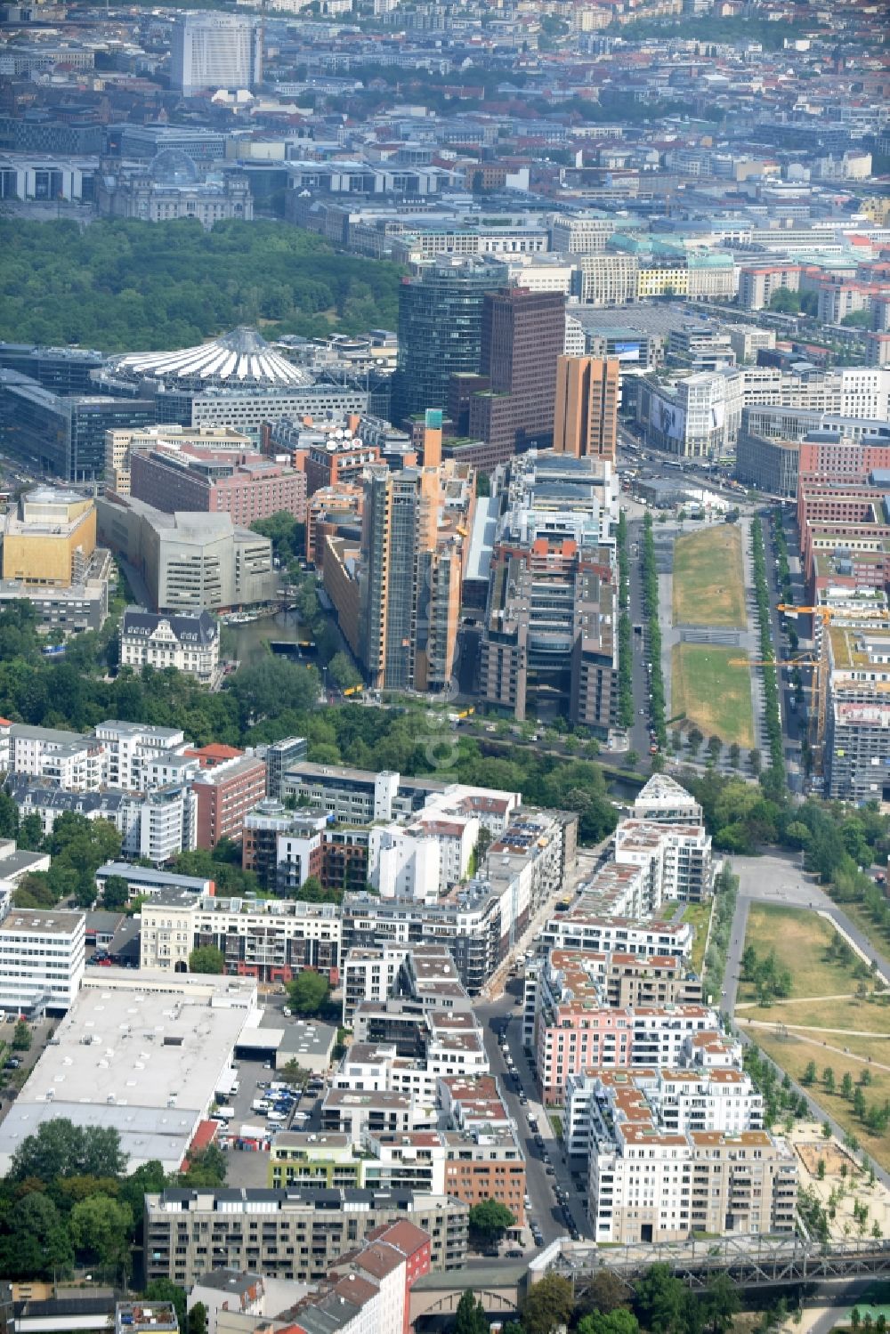 Luftbild Berlin - Neubau des Wohnprojekts Flottwell Living an der Flottwellstraße in Berlin Kreuzberg