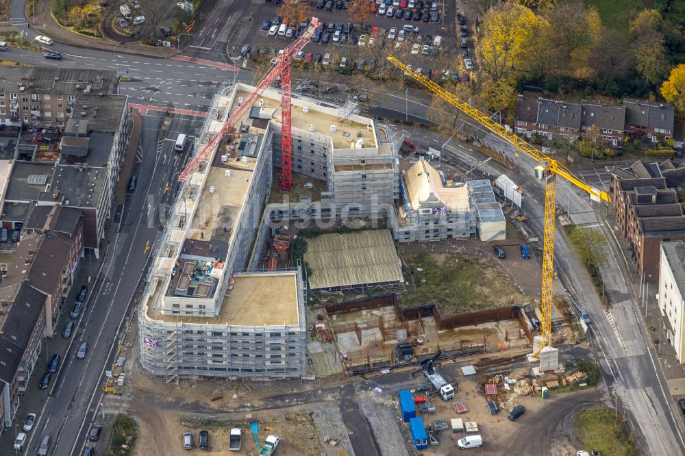 Duisburg von oben - Neubau Wohnquartier mit Mehrfamilienhäusern und Wohn- und Geschäftshäusern Mercator Quartier Duisburg im Ortsteil Dellviertel in Duisburg im Bundesland Nordrhein-Westfalen, Deutschland