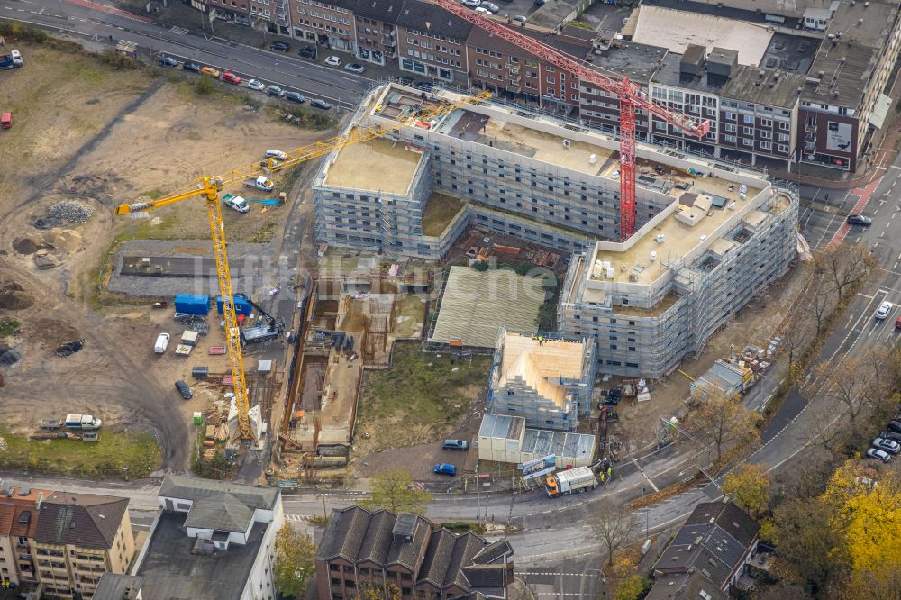 Duisburg von oben - Neubau Wohnquartier mit Mehrfamilienhäusern und Wohn- und Geschäftshäusern Mercator Quartier Duisburg im Ortsteil Dellviertel in Duisburg im Bundesland Nordrhein-Westfalen, Deutschland