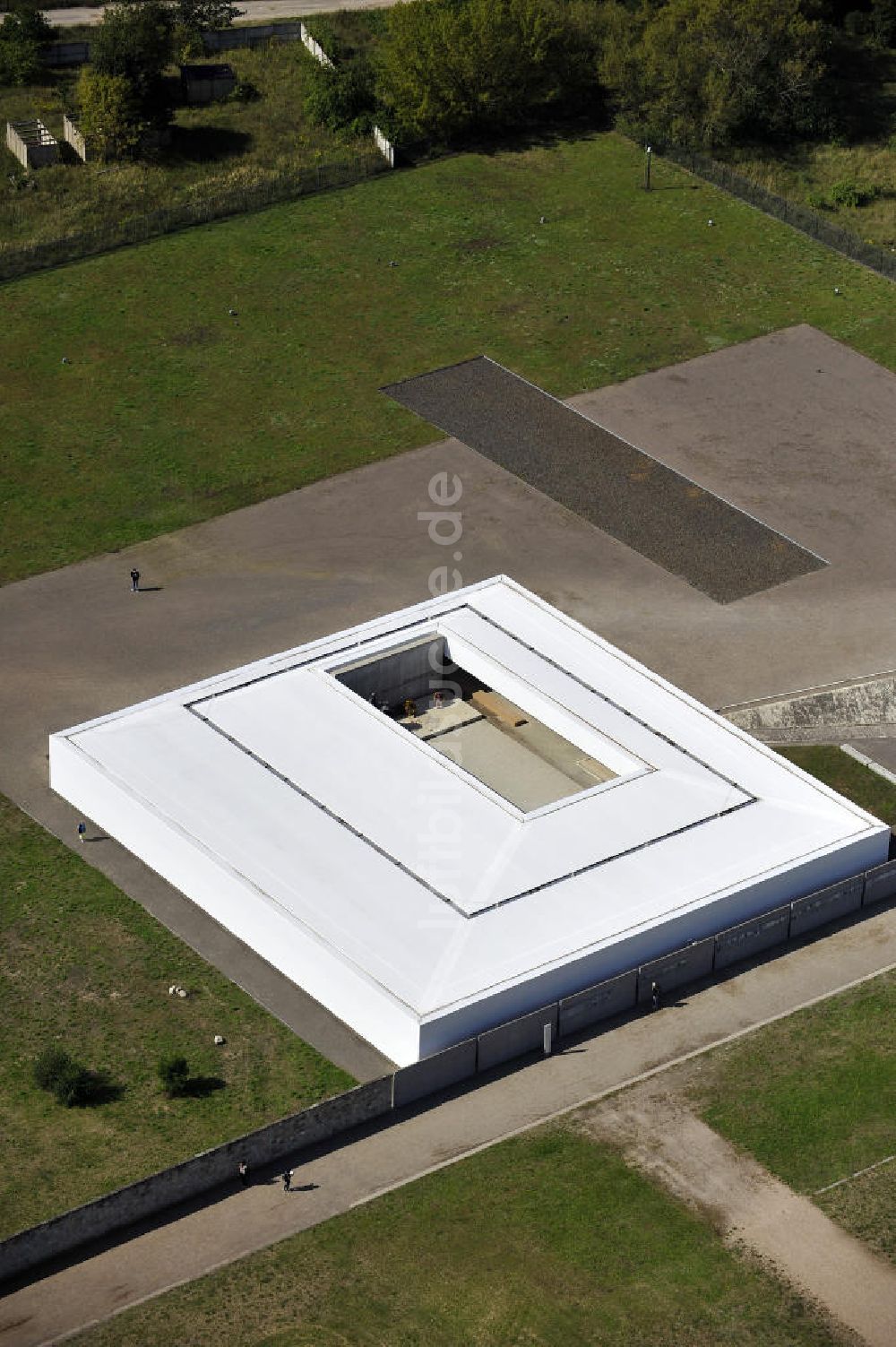 Luftaufnahme SACHSENHAUSEN / ORANIENBURG - Neubau der zentrale Gedenkstätte Station Z des KZ Sachsenhausen