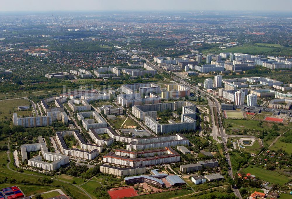 Berlin von oben - Neubaugebiet Vincent - van - Gogh - Straße in Neu - Hohenschönhausen Berlin