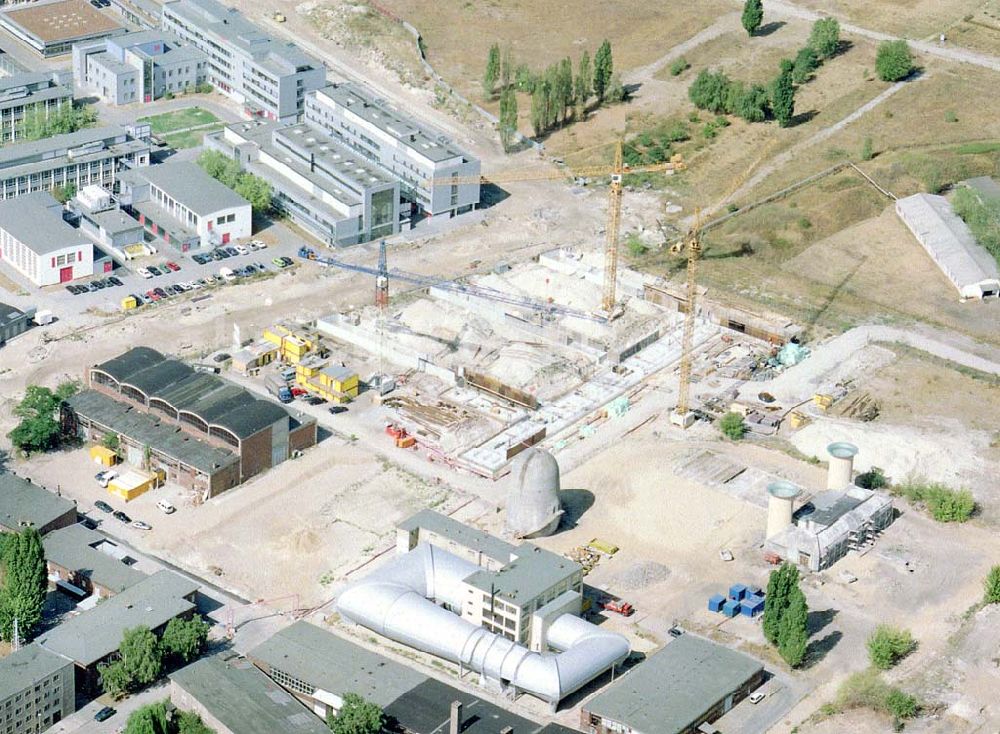 Berlin - Adlershof von oben - Neubauprojekt der BAAG am alten Windkanal der ehem. Luftfahrtversuchsanstalt Johannisthal in Berlin-Adlershof.