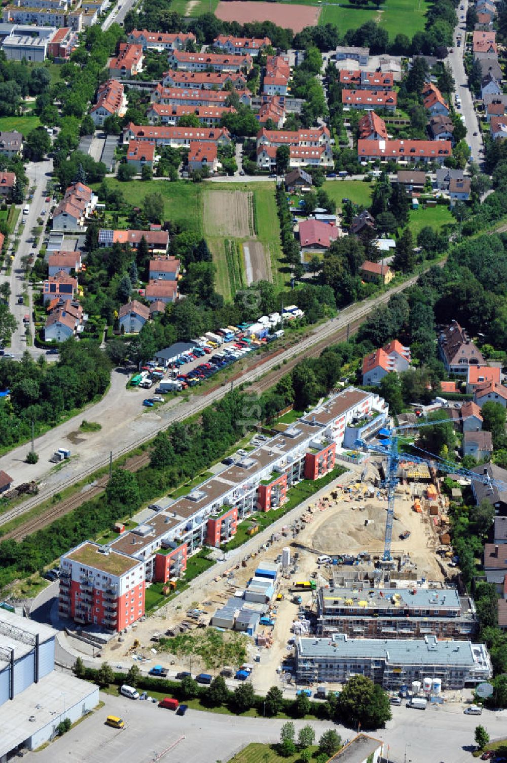 München von oben - Neubauprojekt Leben Pur in Aubing in München in Bayern