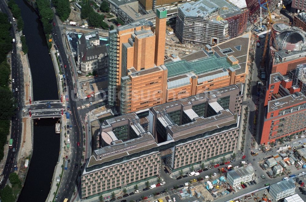 Berlin Lichtenberg aus der Vogelperspektive: Neubauten am des Bundesverband der Deutschen Volksbanken und Raiffeisenbanken BVR e.V. und des debis- Haus im Quartier Daimler am Potsdamer Platz in Berlin