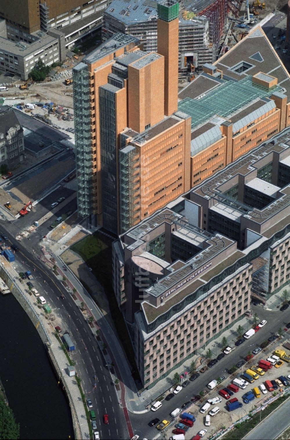 Berlin Lichtenberg aus der Vogelperspektive: Neubauten am des Bundesverband der Deutschen Volksbanken und Raiffeisenbanken BVR e.V. und des debis- Haus im Quartier Daimler am Potsdamer Platz in Berlin