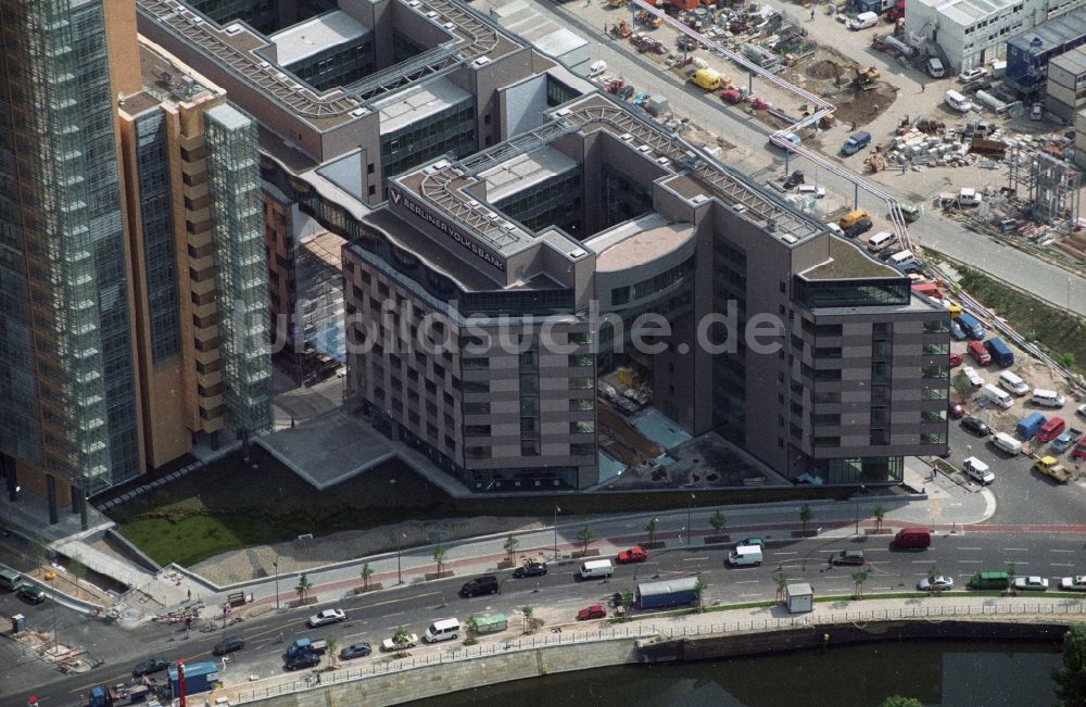 Luftaufnahme Berlin Lichtenberg - Neubauten am des Bundesverband der Deutschen Volksbanken und Raiffeisenbanken BVR e.V. und des debis- Haus im Quartier Daimler am Potsdamer Platz in Berlin