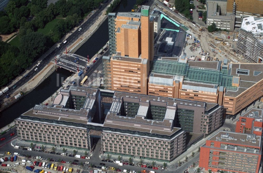 Berlin Lichtenberg von oben - Neubauten am des Bundesverband der Deutschen Volksbanken und Raiffeisenbanken BVR e.V. und des debis- Haus im Quartier Daimler am Potsdamer Platz in Berlin