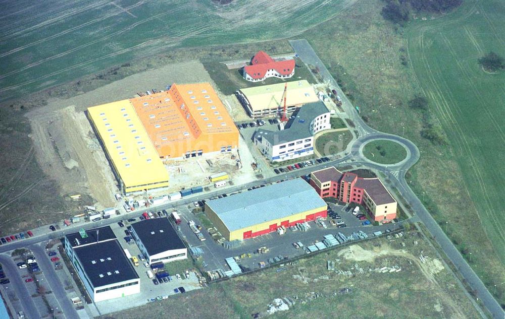 Hoppegarten / Brandenburg von oben - Neubauten auf dem Gelände im Gewerbegebiet südlich der B1in Hoppegarten.