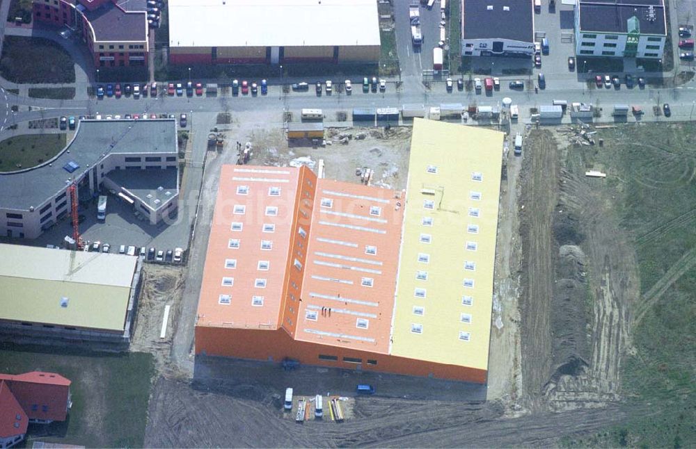 Hoppegarten / Brandenburg von oben - Neubauten auf dem Gelände im Gewerbegebiet südlich der B1in Hoppegarten.