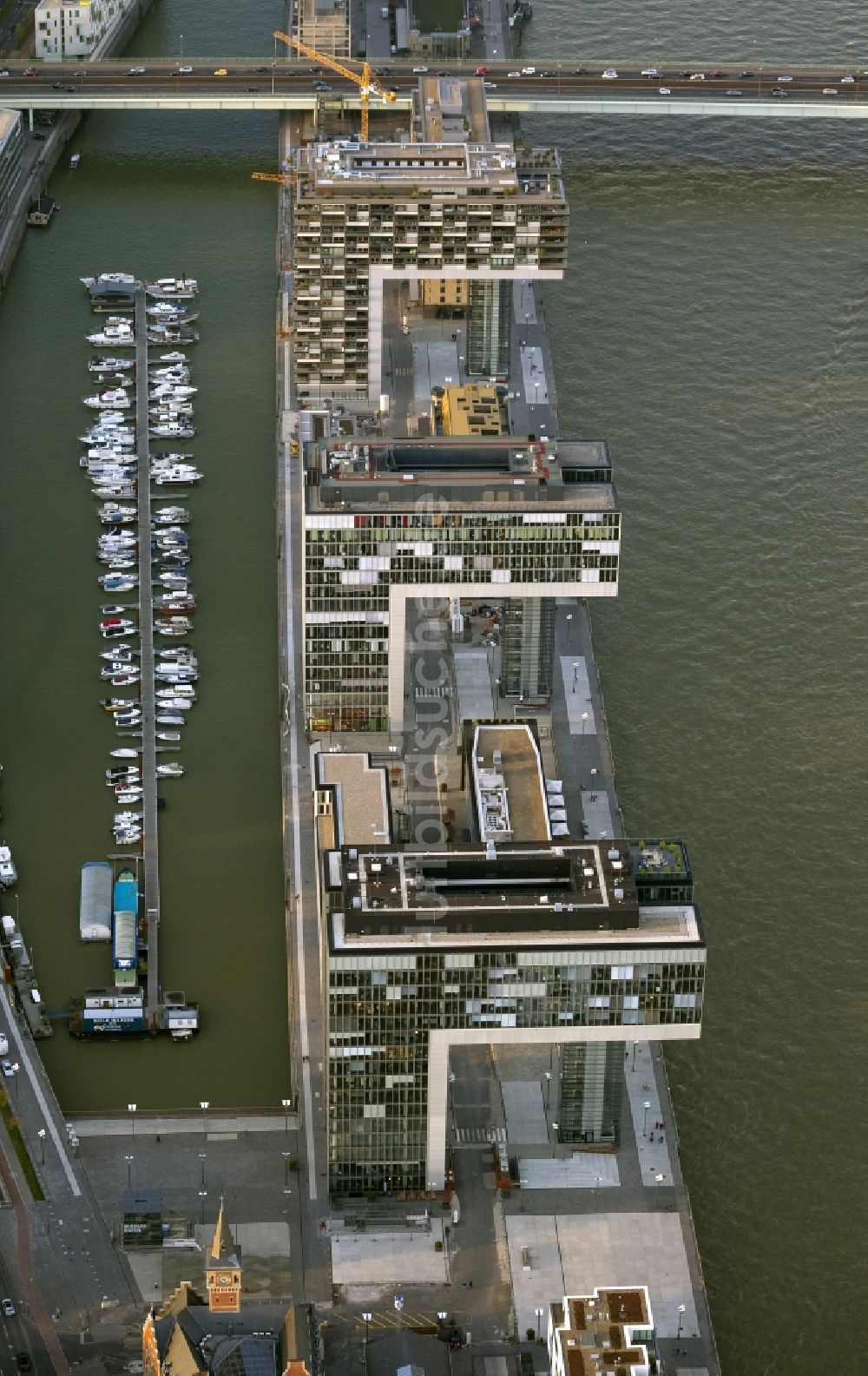 Luftbild Köln - Neubauten der Kranhäuser am Kölner Rheinauhafen am Ufer des Rhein in Köln in Nordrhein-Westfalen