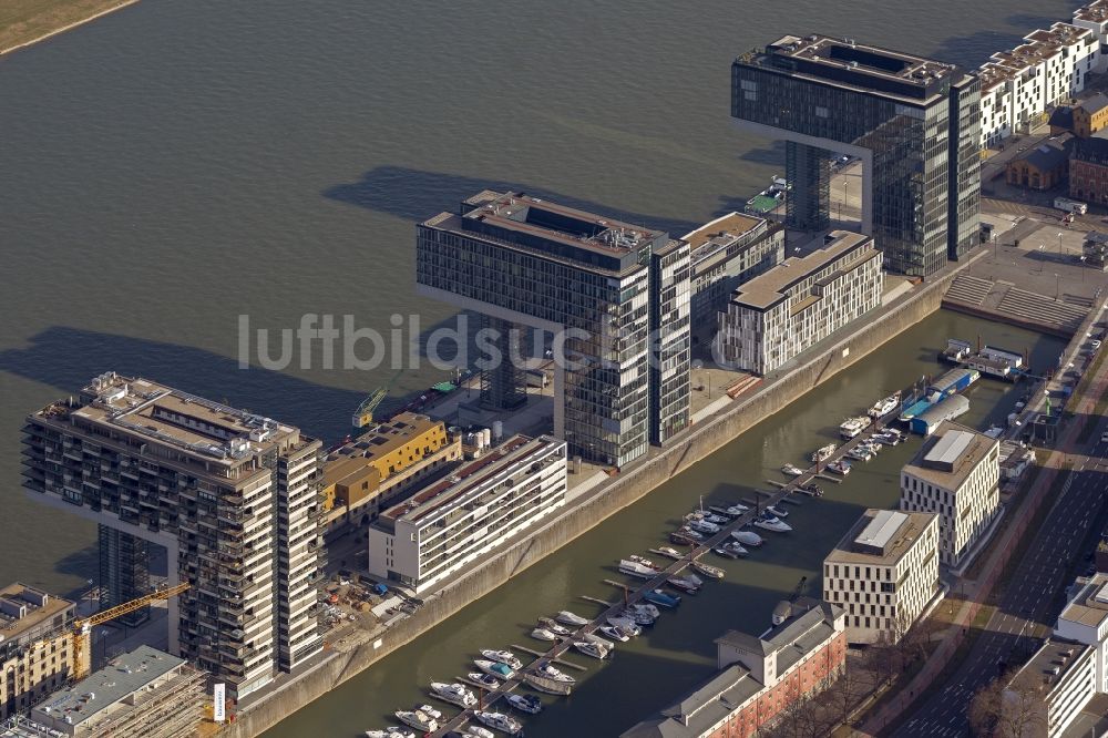 Luftbild Köln - Neubauten der Kranhäuser am Kölner Rheinauhafen am Ufer des Rhein in Köln in Nordrhein-Westfalen