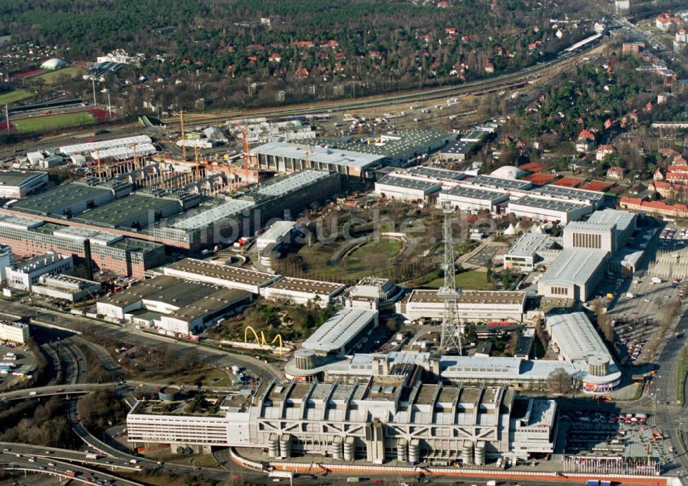 Luftaufnahme Berlin - Charlottenburg - Neubauten auf dem Messegelände der Messe Berlin am Berliner Funkturm / ICC in Charlottenburg.