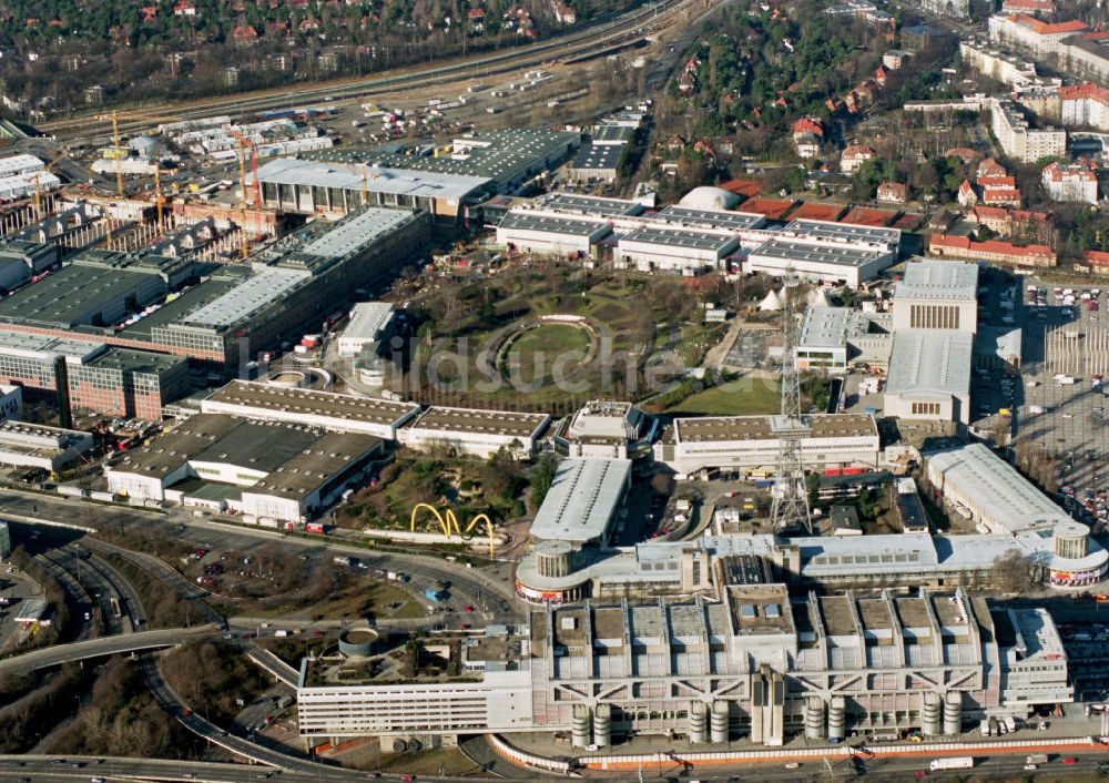 Luftbild Berlin - Charlottenburg - Neubauten auf dem Messegelände der Messe Berlin am Berliner Funkturm / ICC in Charlottenburg.