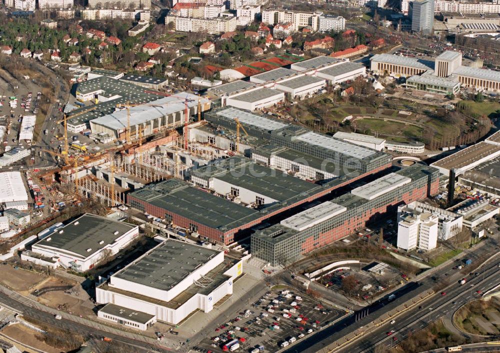 Berlin - Charlottenburg von oben - Neubauten auf dem Messegelände der Messe Berlin am Berliner Funkturm / ICC in Charlottenburg.