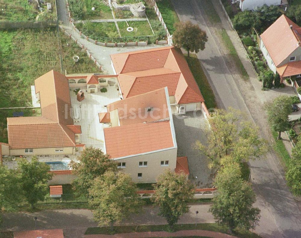 Luftaufnahme Nedlitz / BRB - Neubauvilla an der Lindenallee in Nedlitz (nordöstlich von Zerbst) in Sachsen - Anhalt.