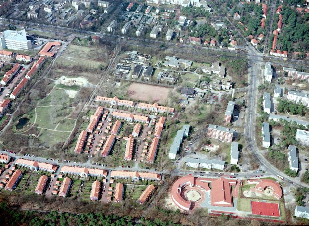 Berlin - Zehlendorf / Schlachtensee von oben - Neubauwohngebiet Schlachtensee - Süd an der Potsdamer Chaussee in Berlin - Zehlendorf.