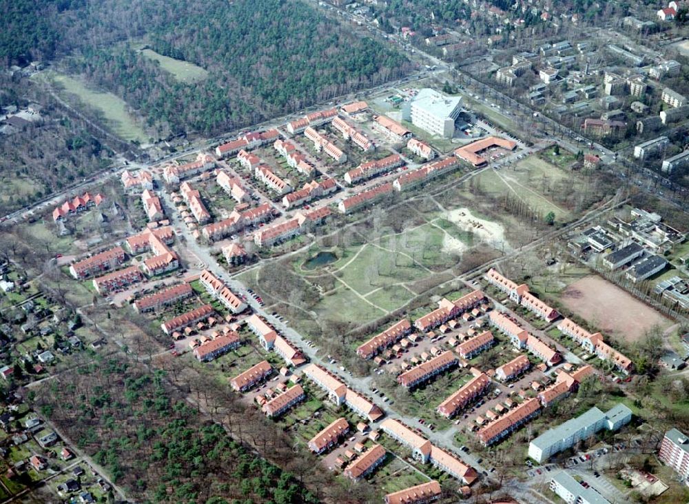 Berlin - Zehlendorf / Schlachtensee aus der Vogelperspektive: Neubauwohngebiet Schlachtensee - Süd an der Potsdamer Chaussee in Berlin - Zehlendorf.