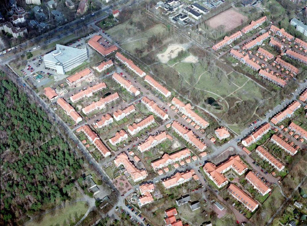 Berlin - Zehlendorf / Schlachtensee aus der Vogelperspektive: Neubauwohngebiet Schlachtensee - Süd an der Potsdamer Chaussee in Berlin - Zehlendorf.