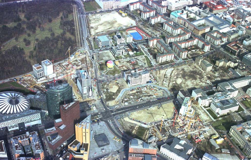 Berlin- Tiergarten von oben - Neubebauung des Leipziger Platzes am Potsdamer-Platz in Berlin-Tiergarten 11.03.02