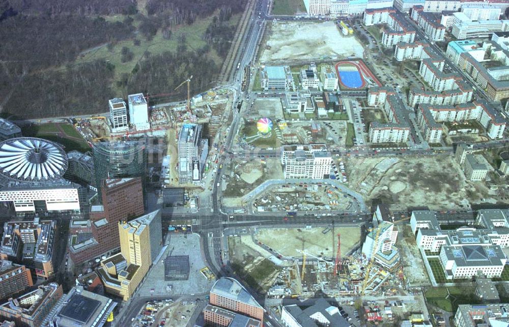 Luftbild Berlin- Tiergarten - Neubebauung des Leipziger Platzes am Potsdamer-Platz in Berlin-Tiergarten 11.03.02