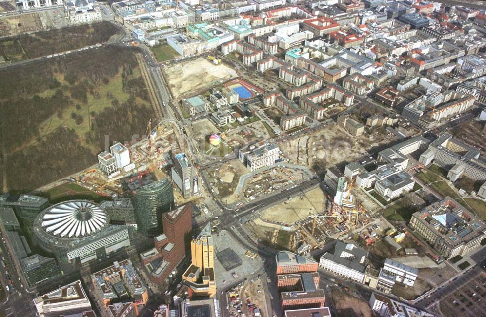 Berlin- Tiergarten aus der Vogelperspektive: Neubebauung des Leipziger Platzes am Potsdamer-Platz in Berlin-Tiergarten 11.03.02