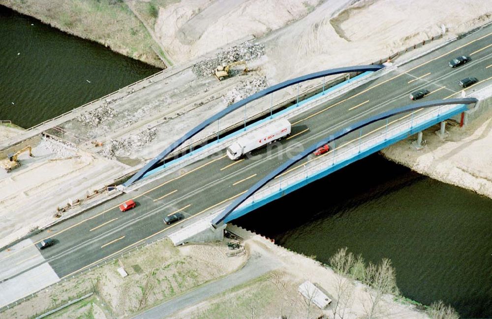 Drewitz aus der Vogelperspektive: Neue Autobahnbrücke über den Teltowkanal.