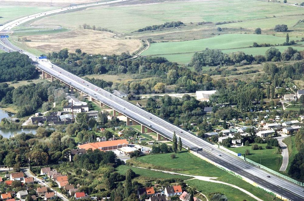 Rüdersdorf / Brandenburg aus der Vogelperspektive: Neue Autobahnbrücke Rüdersdorf am östlichen Berliner Ring.