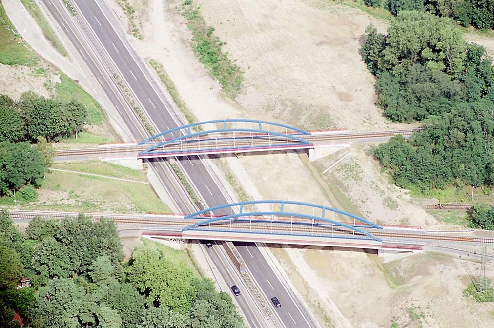 Luftaufnahme Neuenhagen / Brandenburg - neue Eisenbahnbrücke über den östlichen Berliner Ring Neuenhagen